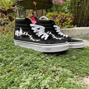 Vans Peanuts Snoopy Bones sk8 hi - size 8